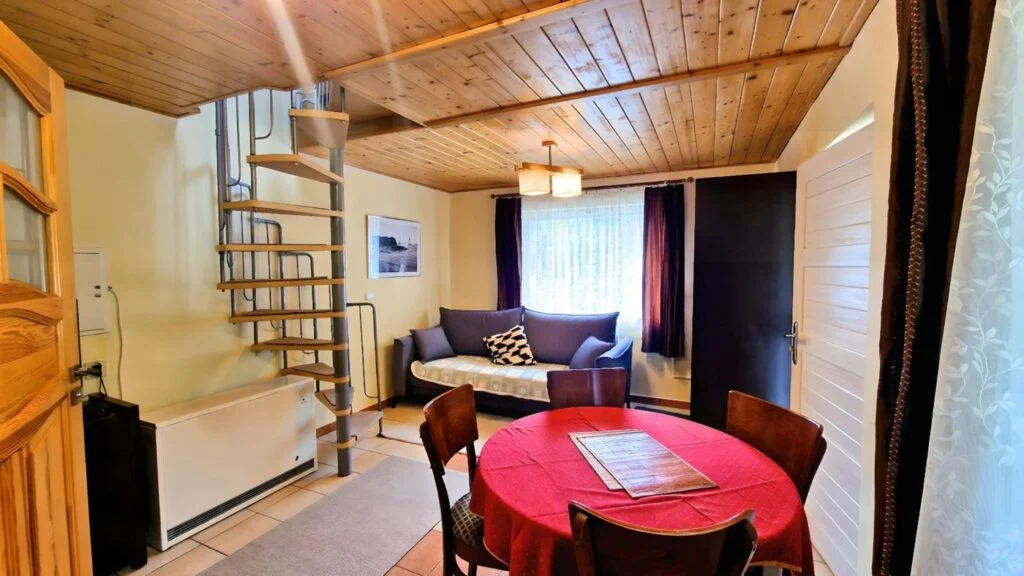 Cottage – ul. Bystrzycka 28